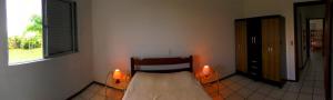 Een bed of bedden in een kamer bij Residencial Baia Blanca