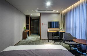 TV a/nebo společenská místnost v ubytování Hotel With Jeju
