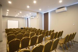 Kawasan bisnes dan/atau bilik persidangan di Maple Hotel Grogol