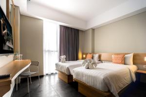 Katil atau katil-katil dalam bilik di Maple Hotel Grogol
