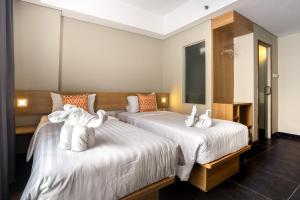 Katil atau katil-katil dalam bilik di Maple Hotel Grogol