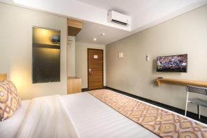 Katil atau katil-katil dalam bilik di Maple Hotel Grogol