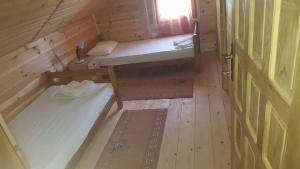 an overhead view of a cabin with two beds at Holiday Home Kite House in Ulcinj