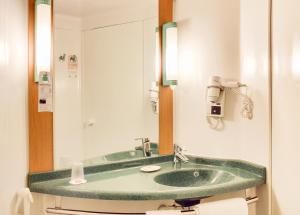 ibis Mumbai Airport - An Accor Brand的一间浴室