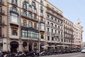 a row of motorcycles parked in front of a building at Apartments Barcelona & Home Deco Centro in Barcelona