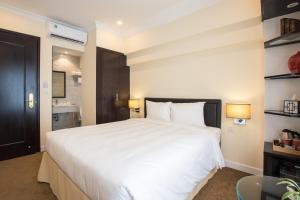 Ένα ή περισσότερα κρεβάτια σε δωμάτιο στο Dinh Elegant Hanoi Hotel