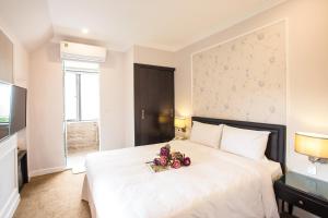 Ένα ή περισσότερα κρεβάτια σε δωμάτιο στο Dinh Elegant Hanoi Hotel