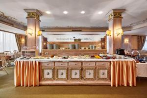 Reštaurácia alebo iné gastronomické zariadenie v ubytovaní Residence Columbia