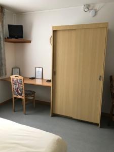 Postel nebo postele na pokoji v ubytování Logis Hôtel Restaurant Saint Augustin