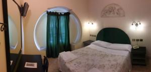 Postel nebo postele na pokoji v ubytování Hotel Prati + 33 fotografií