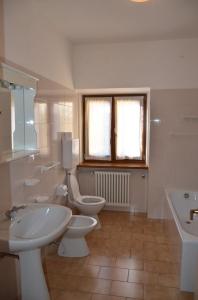 Ένα μπάνιο στο Casa Caritro