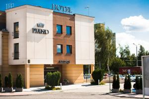 a building with the name of a hotel at Hotel Piano in Lublin