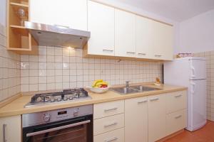 Kuchyň nebo kuchyňský kout v ubytování Apartments Imgrund