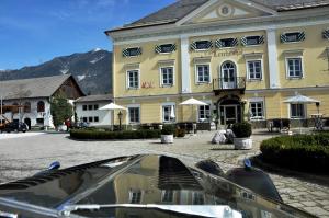 Nespecifikovaný výhled na hory nebo výhled na hory při pohledu z hotelu