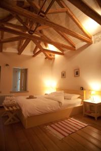 Ένα ή περισσότερα κρεβάτια σε δωμάτιο στο Astra Inn