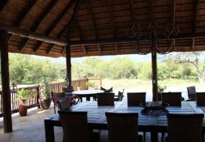 Restaurant o iba pang lugar na makakainan sa Wildlife Estate In Limpopo