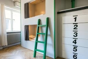 Våningssäng eller våningssängar i ett rum på Winstrup Hostel