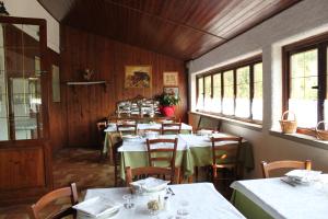 Reštaurácia alebo iné gastronomické zariadenie v ubytovaní Locanda San Giorgio
