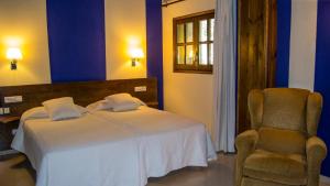 A bed or beds in a room at Hotel Can Blanc