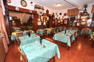 A restaurant or other place to eat at Albergo Santo Spirito
