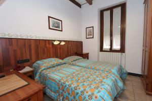 A bed or beds in a room at Albergo Santo Spirito