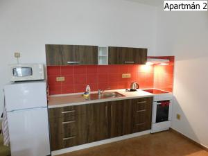 Kuchyňa alebo kuchynka v ubytovaní Apartmány Horní Planá