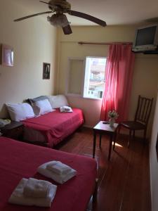 a hotel room with two beds and a window at Hotel Loma Alegre in Mar del Plata