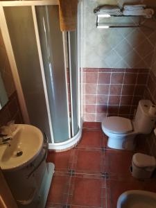 Koupelna v ubytování Casa Rural La Muralla + 14 fotografií