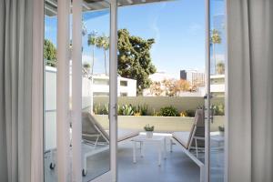 Balkón nebo terasa v ubytování Avalon Hotel Beverly Hills, a Member of Design Hotels