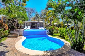 Kolam renang di atau di dekat The Breeze Hotel & Villas