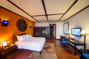 Televiisor ja/või meelelahutuskeskus majutusasutuses Hoi An Beach Resort