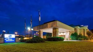 a best western west virginia inn at night at Best Western Hickory in Hickory