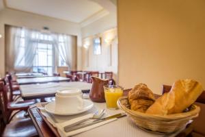 Možnosti raňajok pre hostí v ubytovaní Hôtel Saint Maurice