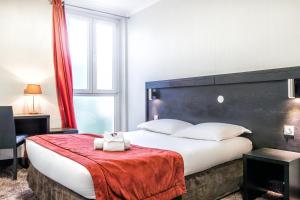 Postel nebo postele na pokoji v ubytování Hotel De Suède