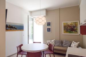 a living room with a table and a couch at Casa Prima Fila Mare in Porto San Giorgio