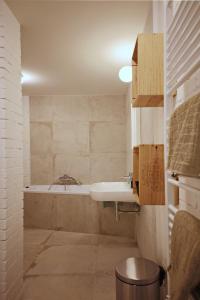 A bathroom at Apartment Kosatcová