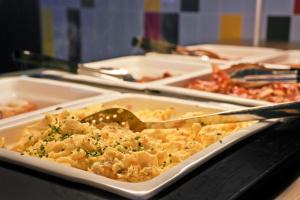 ホテルの敷地内または近くでの食事または食べ物
