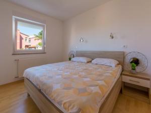 Postel nebo postele na pokoji v ubytování Apartments Livaja + 37 fotografií