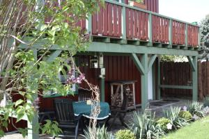 a deck on a house with chairs and flowers at Ferienhaus Stadio in Angermünde