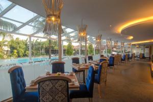 A restaurant or other place to eat at The Sunan Hotel Solo