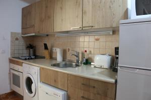 Kuchyňa alebo kuchynka v ubytovaní Apartments Bahia Dorada