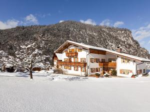 Gästehaus Pfnürlehen during the winter