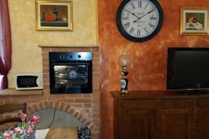 A kitchen or kitchenette at La locanda dell'artista