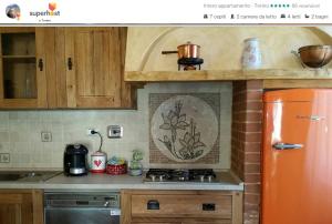A kitchen or kitchenette at La locanda dell'artista