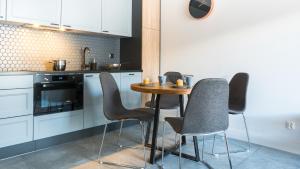 Kuchyňa alebo kuchynka v ubytovaní City Center - Riverside by Apartmore