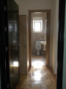Apartment Srebrni oblak的一间浴室