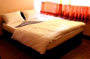 Letto o letti in una camera di Mitra Garden Inn