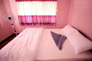 Letto o letti in una camera di Mitra Garden Inn