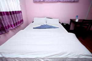 Letto o letti in una camera di Mitra Garden Inn