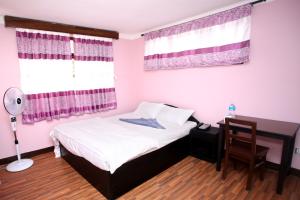 Letto o letti in una camera di Mitra Garden Inn